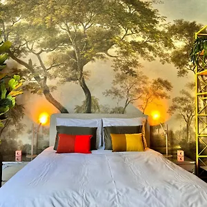 Daen's Greenhouse Hotel